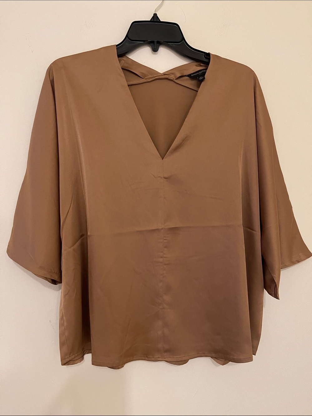 Banana Republic Women's V-Neck Satin Blouse in Brown size M Brand New